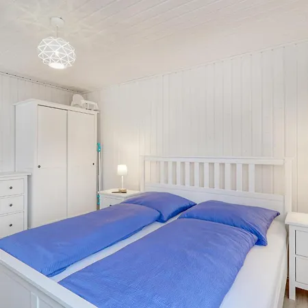 Vakantiehuis 2 Bedroom Lovely In